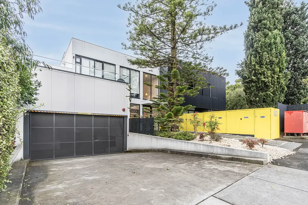 Fully furnished Light-Filled Ground Floor Retreat