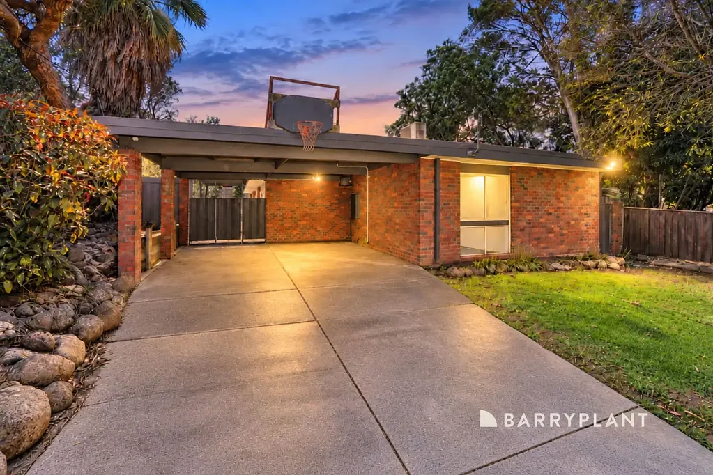 Mount Waverley 5ਬੈੱਡਰੂਮ Renovate, Rebuild or Redevelop on 822m2