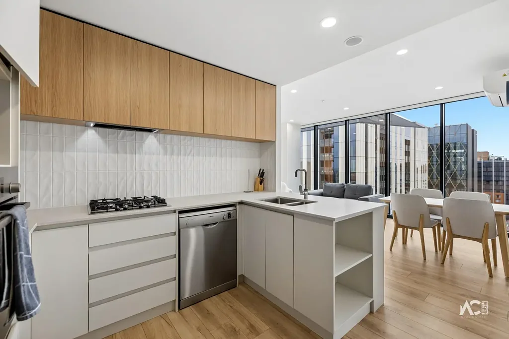 Adelaide 2房  Contemporary Near-New Apartment with Stylish Living and Exceptional Convenience