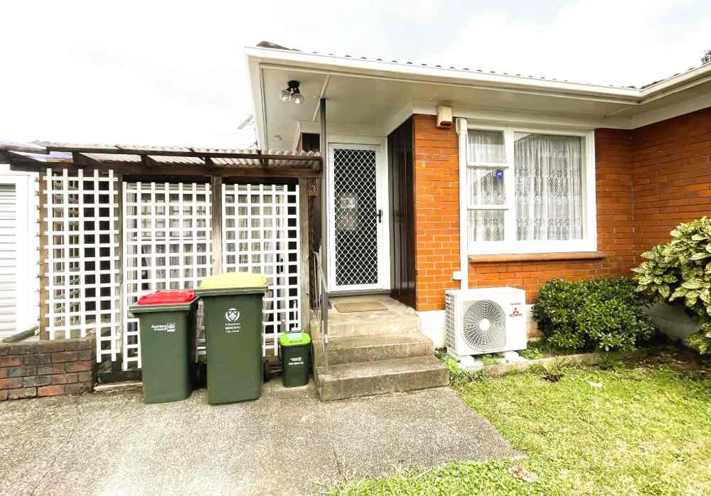 2 bedrooms + 1 rumpus room  in Papatoetoe