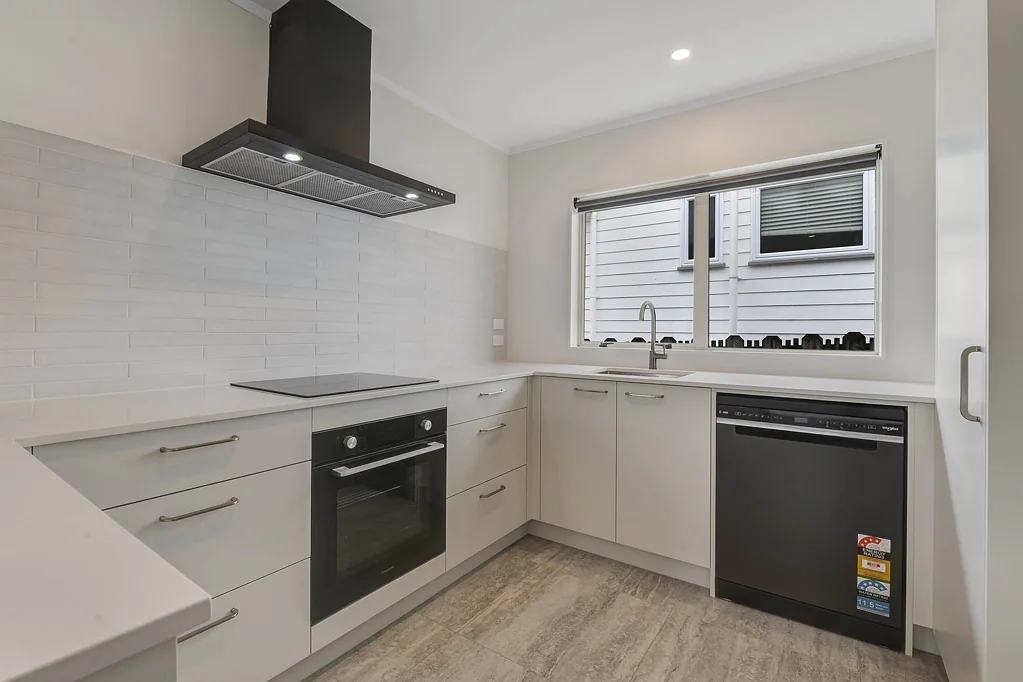 2/2 Rook Place, Unsworth Heights, North Shore City, Auckland
