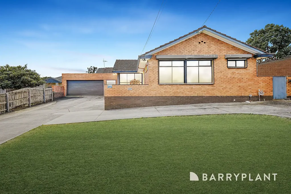 Boronia 3Habitaciones Light-filled home on huge 1131sqm block with sparkling in-ground pool