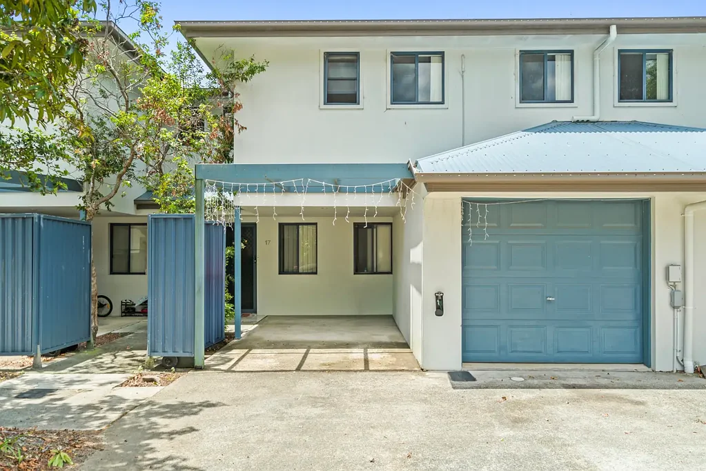 Mudgeeraba 3Kwarto Charming Townhouse With 4 Designated Carparks!