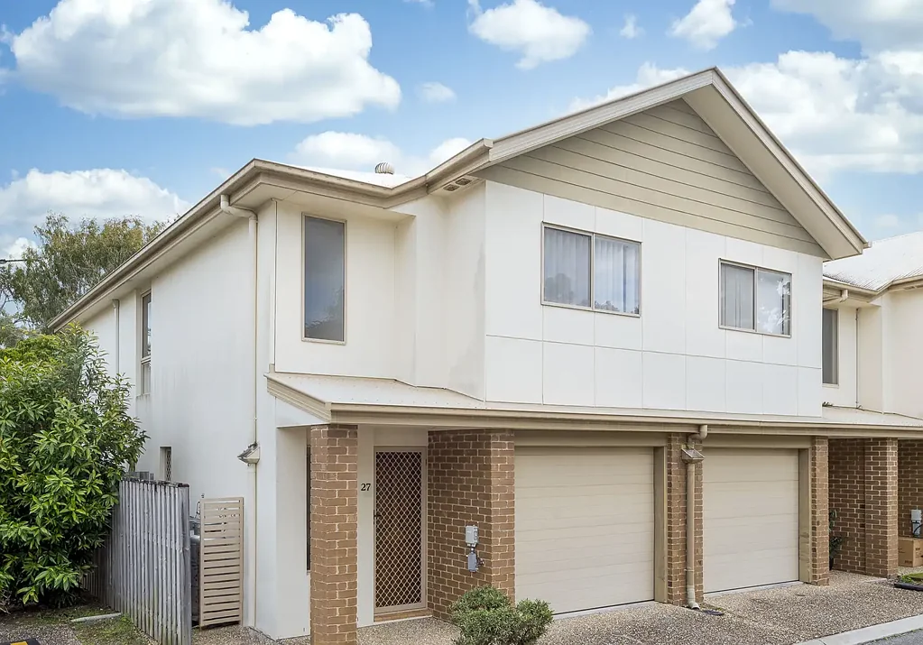 North Lakes 3 Bedroom MODERN TOWNHOUSE LIVING IN THE HEART OF NORTH LAKES