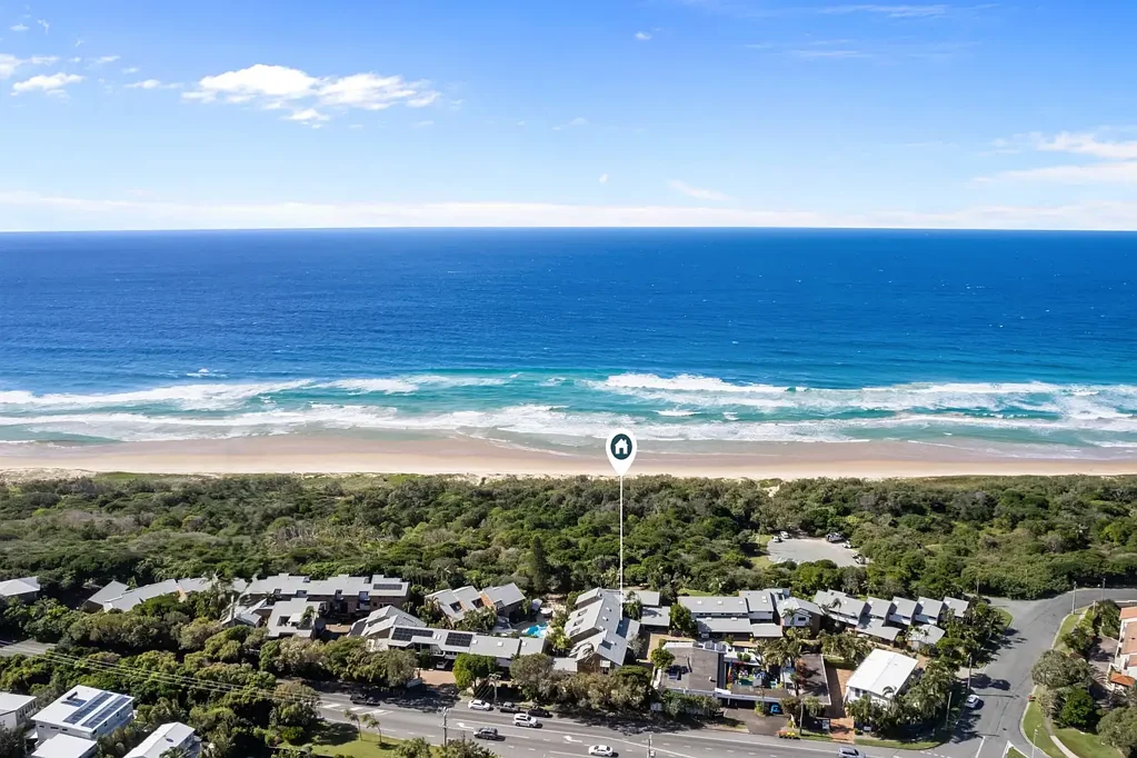 Peregian Beach 2房  Stunning Poolside Retreat – Opportunity, Location, Lifestyle