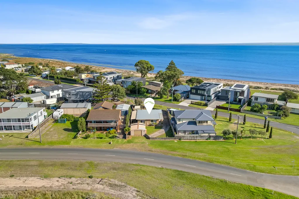 Portarlington 3 Slaapkamer A Rare Coastal Holding with Dual Access and Endless Potential