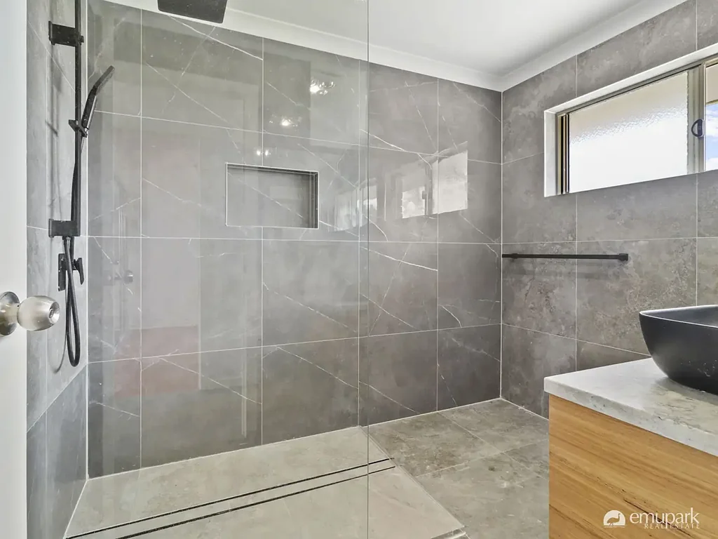 Emu Park 4chambre Discover Your Peaceful Valley Retreat with Dual Living Potential!