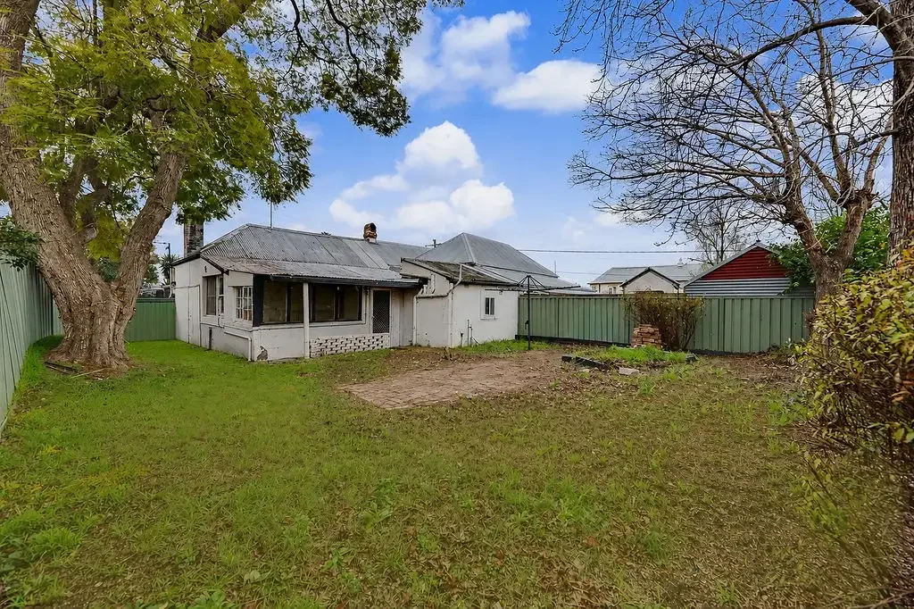 Windsor 2બેડરૂમ C1840'S LINSLEY'S COTTAGE-A RARE PIECE OF WINDSOR HISTORY, BRIMMING WITH TIMELESS CHARACTER, ENDLESS RENOVATION POTENTIAL IN A PRIME CENTRAL POSITION!
