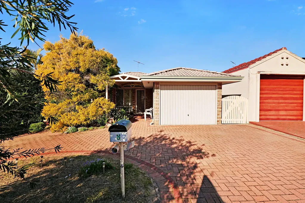 Osborne Park 3 Bedroom 'DO-ER UPPER - RARE FIND!!