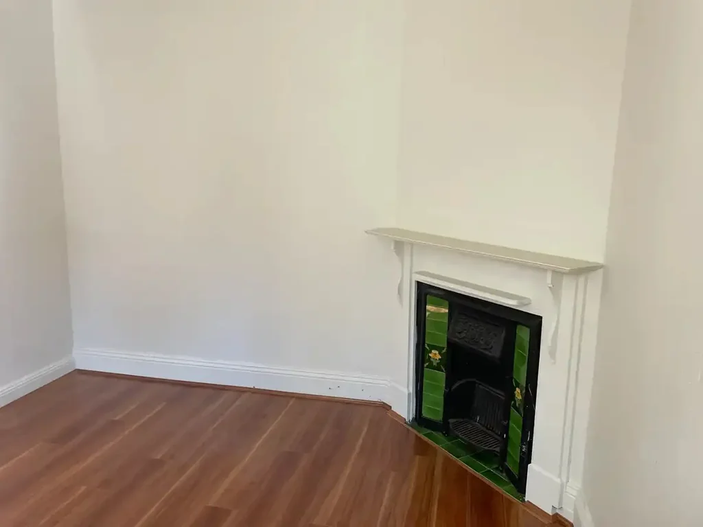 UNIT 3 BUDGET STUDIO APARTMENT - SHARED BATHROOM