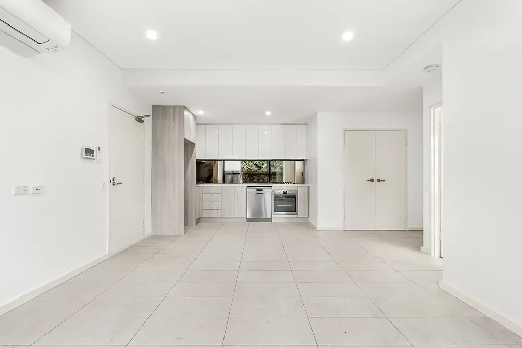 Well-Presented Apartment Offering Convenient Easy-Care Living