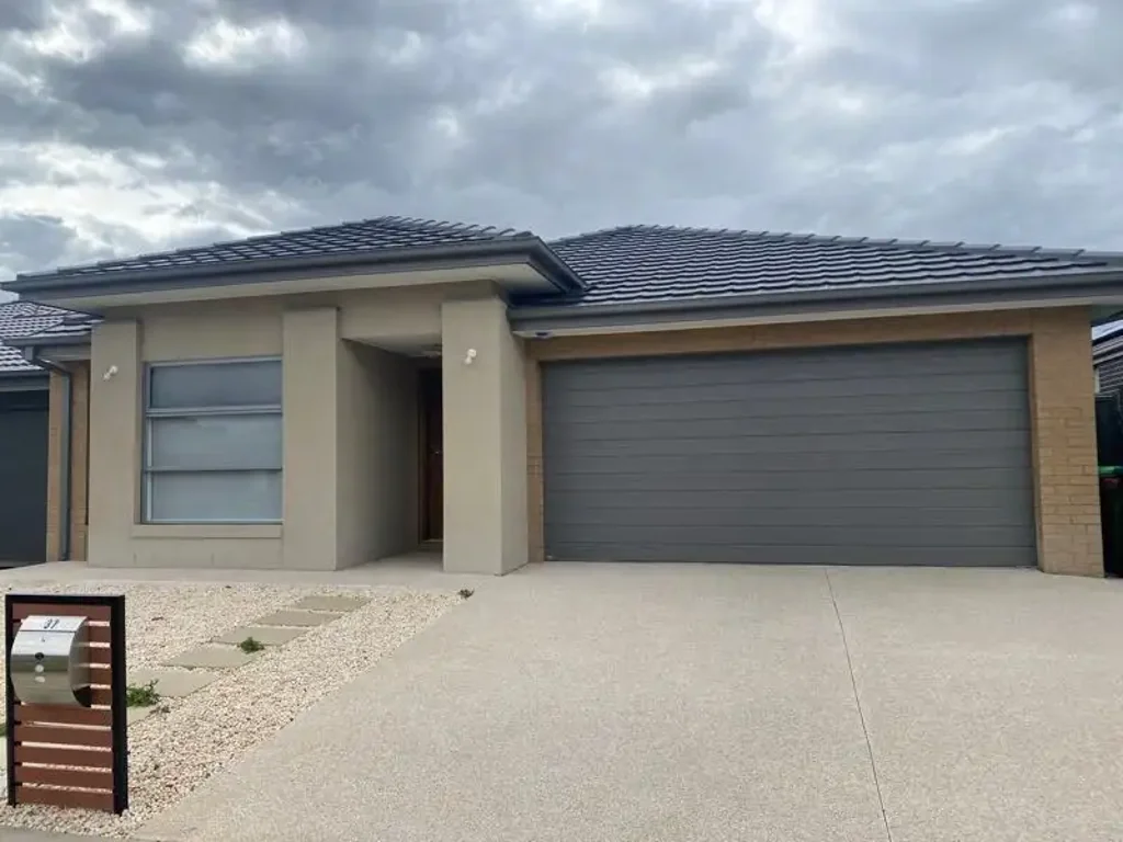 Light-Filled Family Home in Cornerstone Estate!