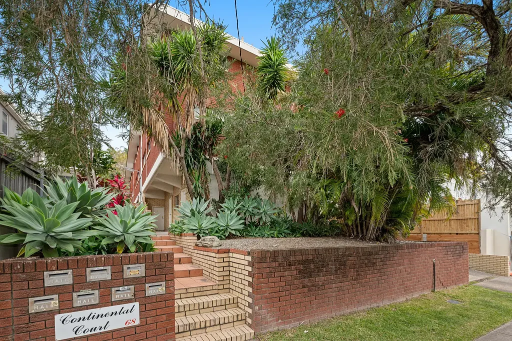 Coorparoo 3房 3 卧室 + 书房空间，尽享 Stones Corner 便利 3 bedrooms + study space, with Stones Corner convenience