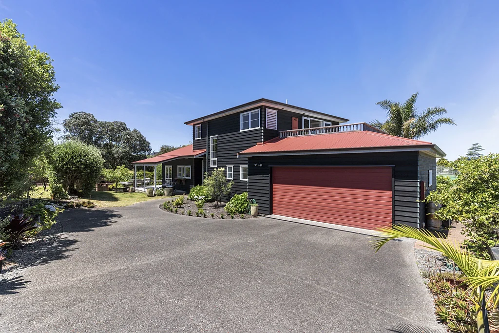 Pauanui 4Kwarto Seriously Selling! Premium Position on the Park!