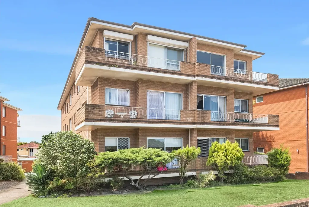 Updated Apartment Enjoying Bright North Aspect