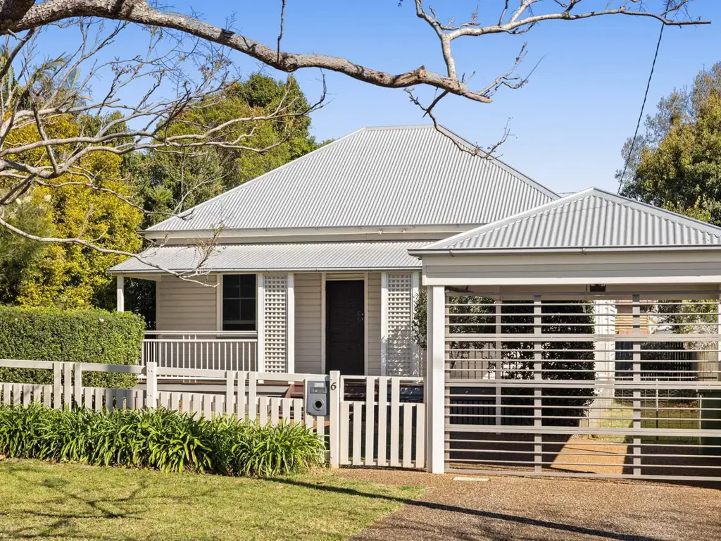 East Toowoomba 3कमरा CHARMING COLONIAL CHARACTER IN AN UNBEATABLE INNER-CITY LOCATION
