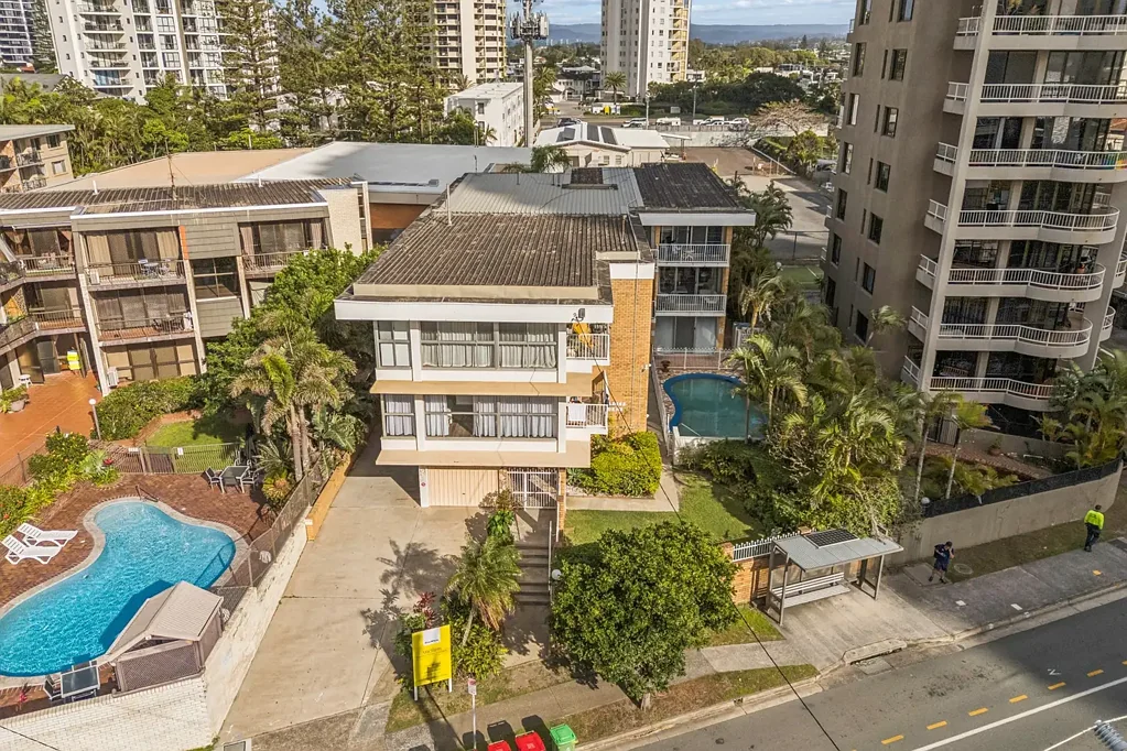 Surfers Paradise 2બેડરૂમ Position & Potential - Overseas Sellers Liquidating !
