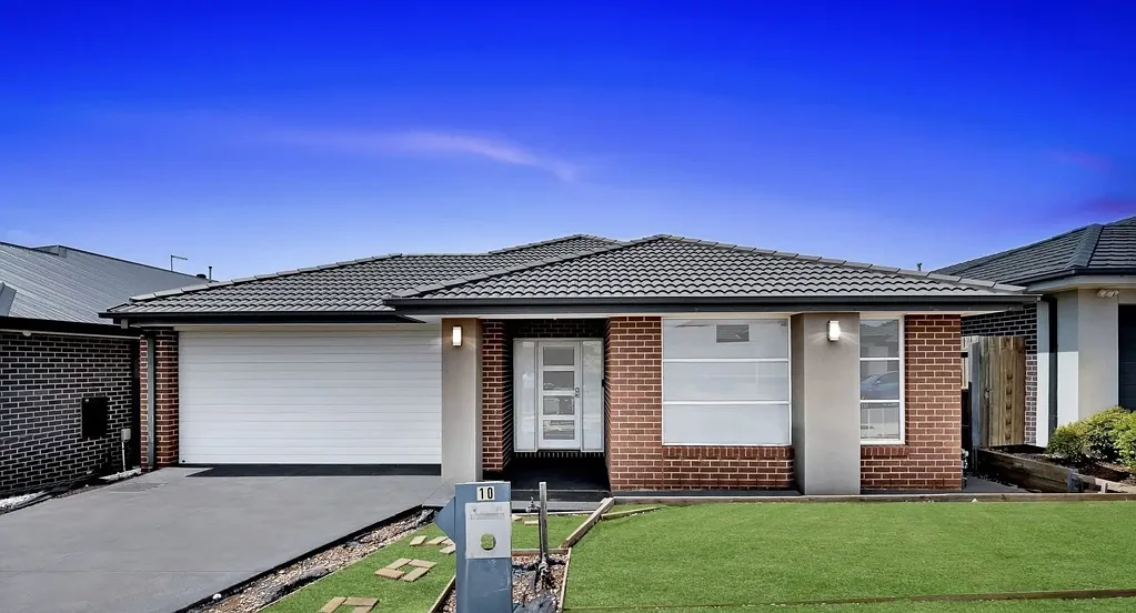 Modern Family Luxury – Stunning 4-Bedroom Home