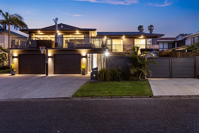 16 Clyside Avenue, Half Moon Bay, Manukau City