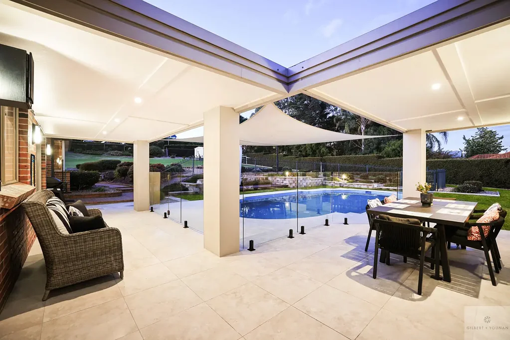Kirkham 4Kwarto Luxurious and Decadent Living