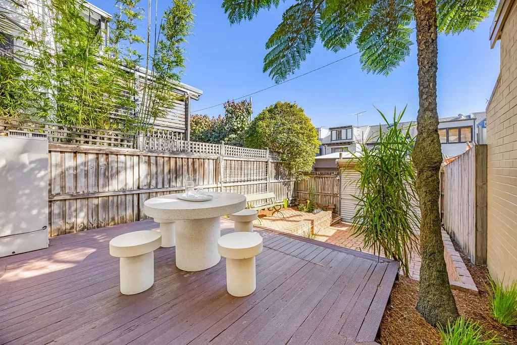 Camperdown 2Kwarto Light-filled terrace with parking offered for the first time in 30 years