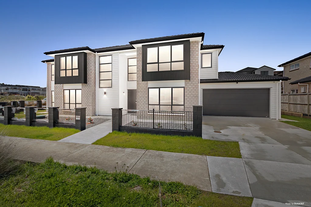 Flat Bush 7Moenga Expansive Dream Home with Granny Flat