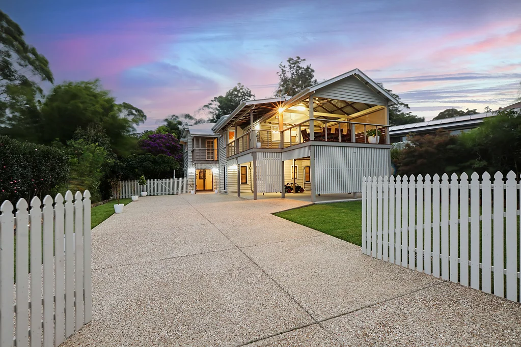 Tamborine Mountain 4ห้องนอน Perfect Fusion of Modern Luxury and Timeless Charm...