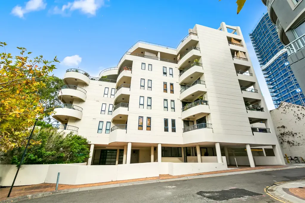 Spacious studio apartment in central Redfern location