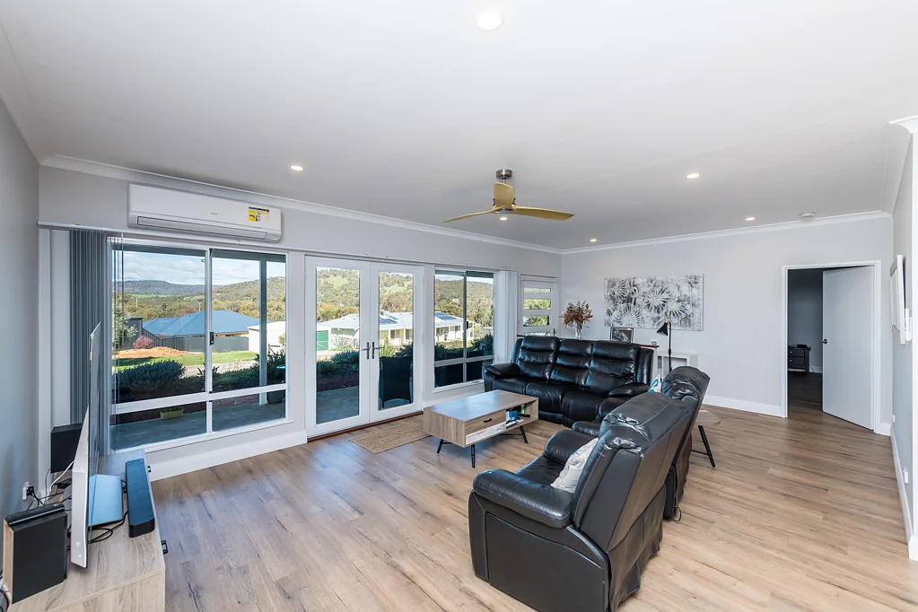 3 Tomkins Bend, Nunile, WA 6566