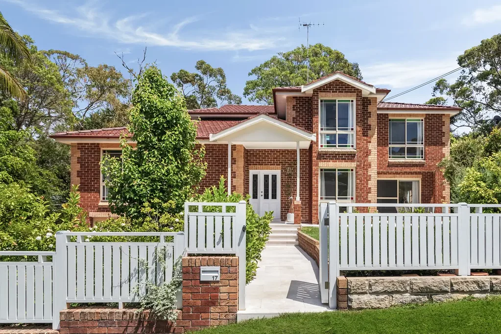 Lilli Pilli 5房 海滨瑰宝 Lilli Pilli街角 私密花园 双车库 全新厨卫 阳光草坪 浴缸泳池 五卧带衣帽 便捷交通 Tranquil Lilli Pilli Family Home