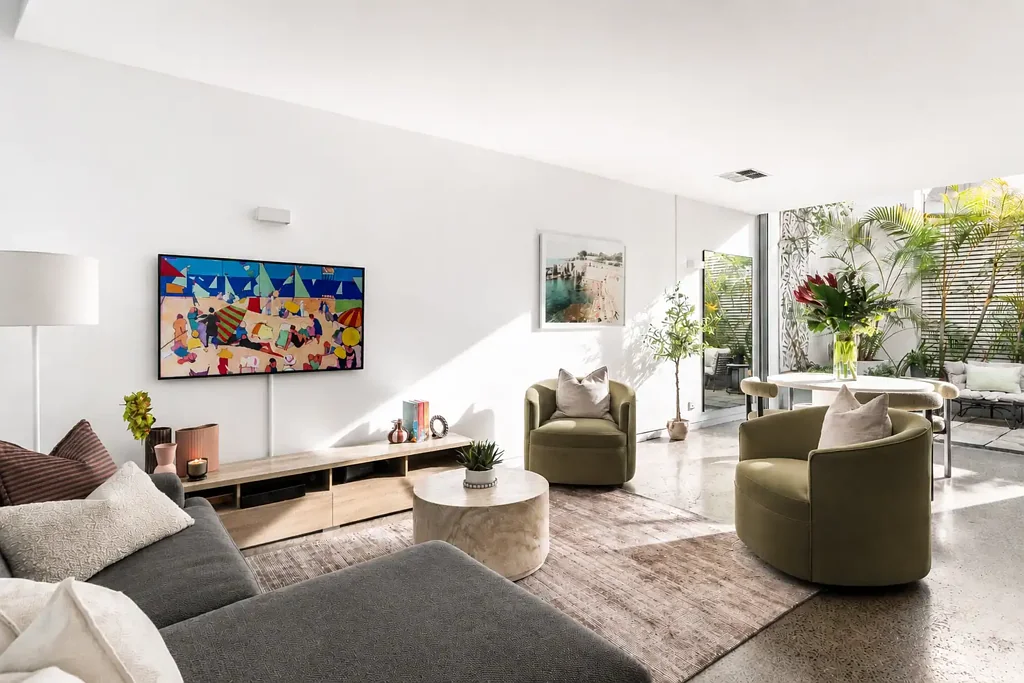 Darlinghurst 2房 设计师联排别墅，阳光充沛的室内外生活空间 Designer Terrace with Sunlit Indoor-Outdoor Living