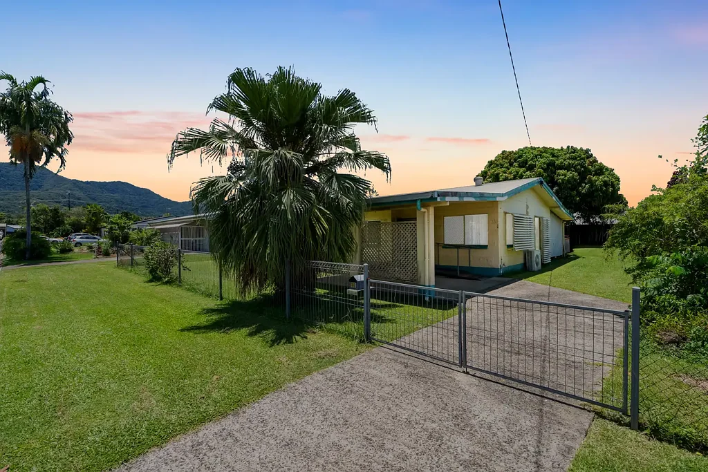 10 Tracey Close, Woree, QLD 4868