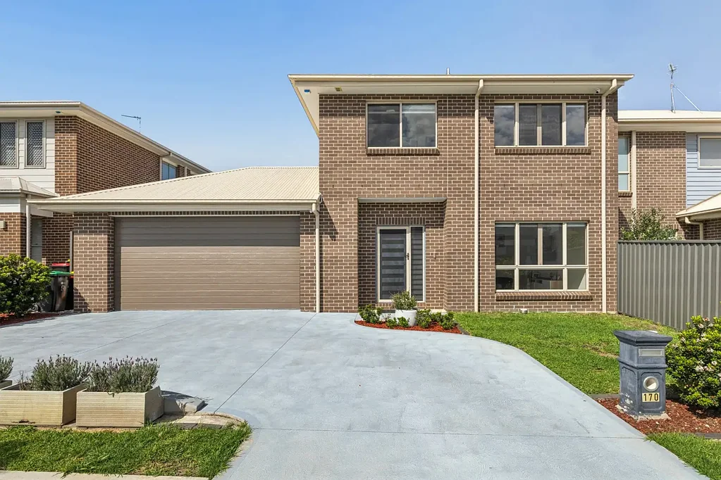 Schofields 4Kwarto Premium Mojo Home | Perfect Location | Effortless Family Living !!