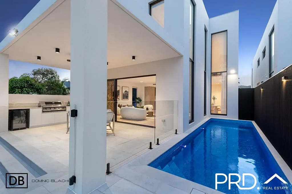 Picnic Point 5Kwarto Luxurious Living on "Victor Avenue"