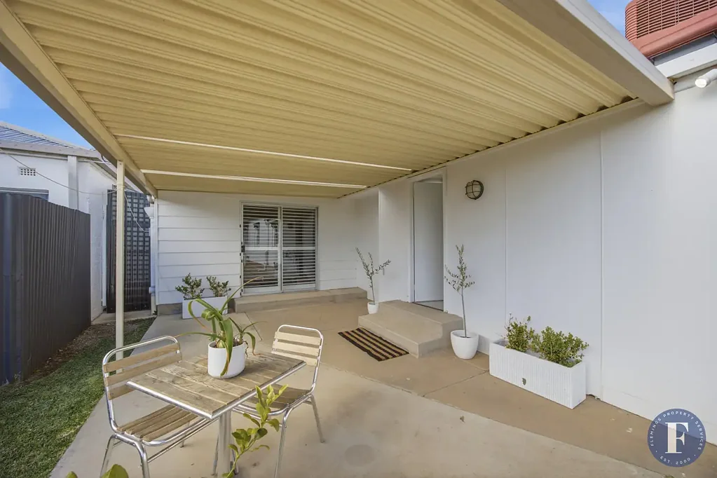 Cootamundra 4 Slaapkamer Triple Income Opportunity – Residential & Commercial Investment
