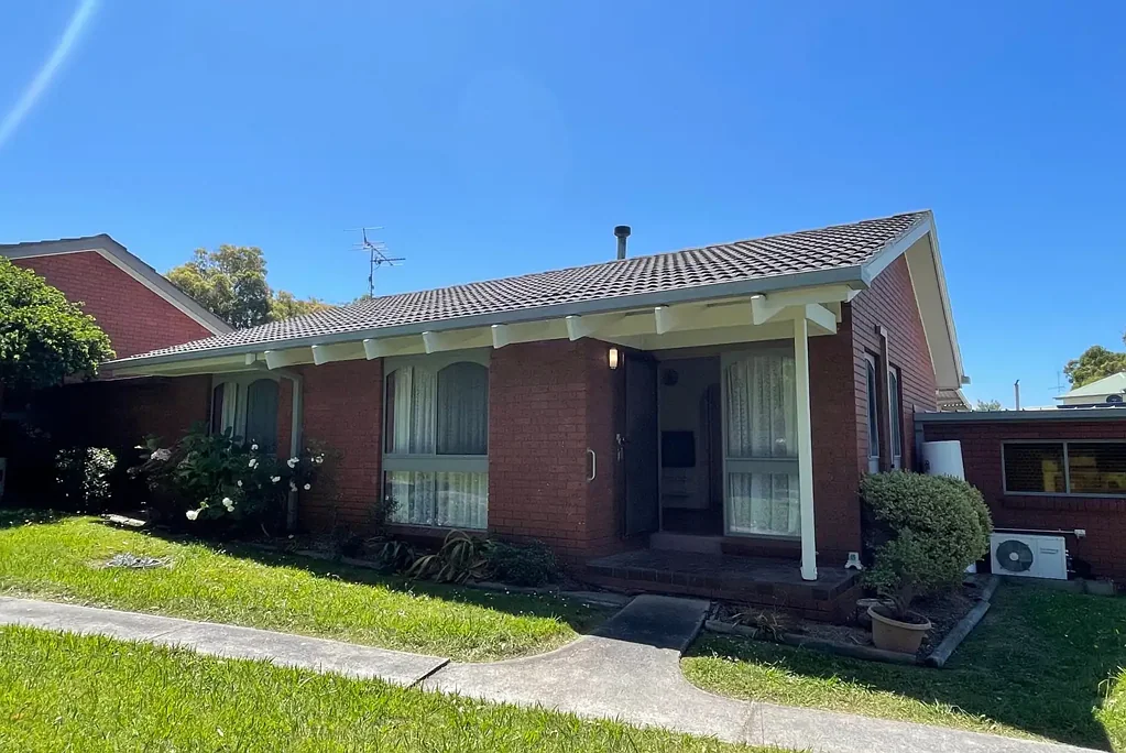 Charming Coastal Retreat: 2-Bedroom Haven in Inverloch