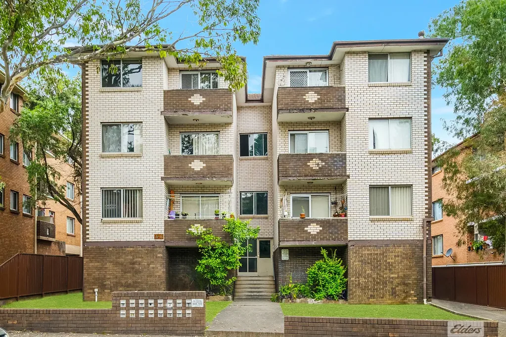 2-Bedroom Unit in Convenient Location