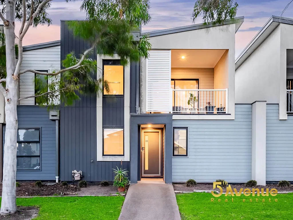 33 Nugget Way, Cranbourne East, VIC 3977