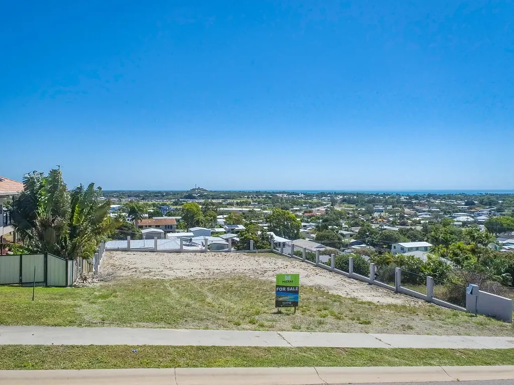 Bowen CAPTURE THE OCEAN VIEWS AND BREEZES