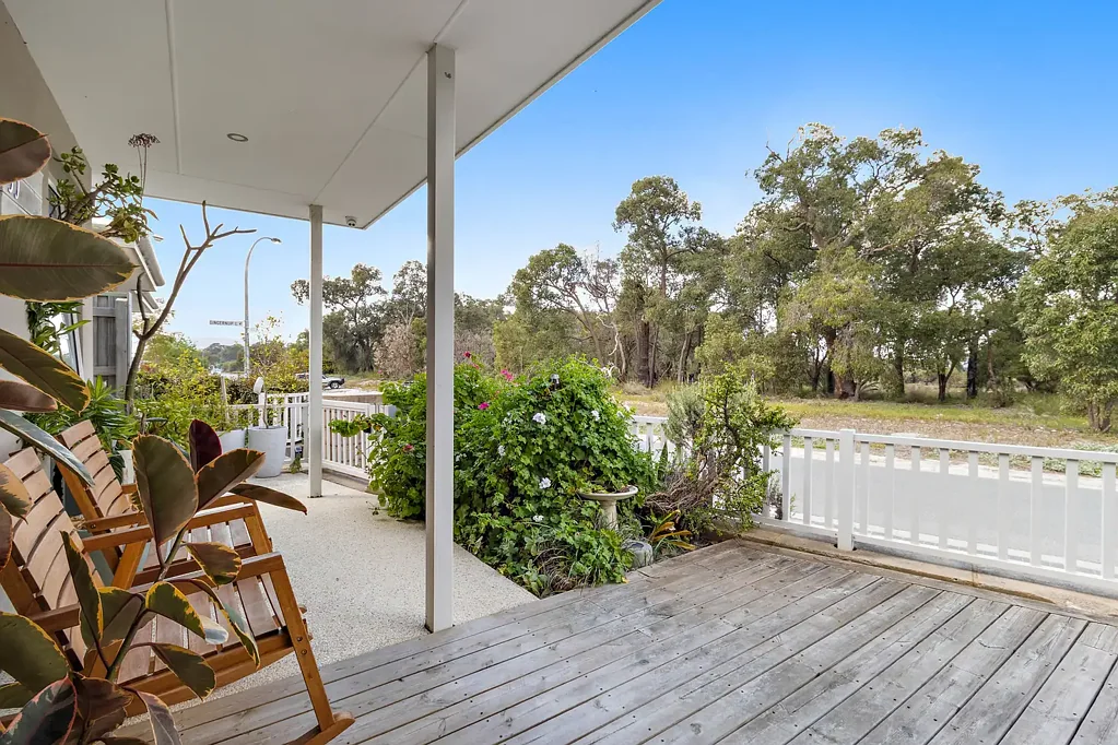 Ellenbrook 4ห้องนอน Stylish 4x2 Family Home with Pool & Bushland Outlook