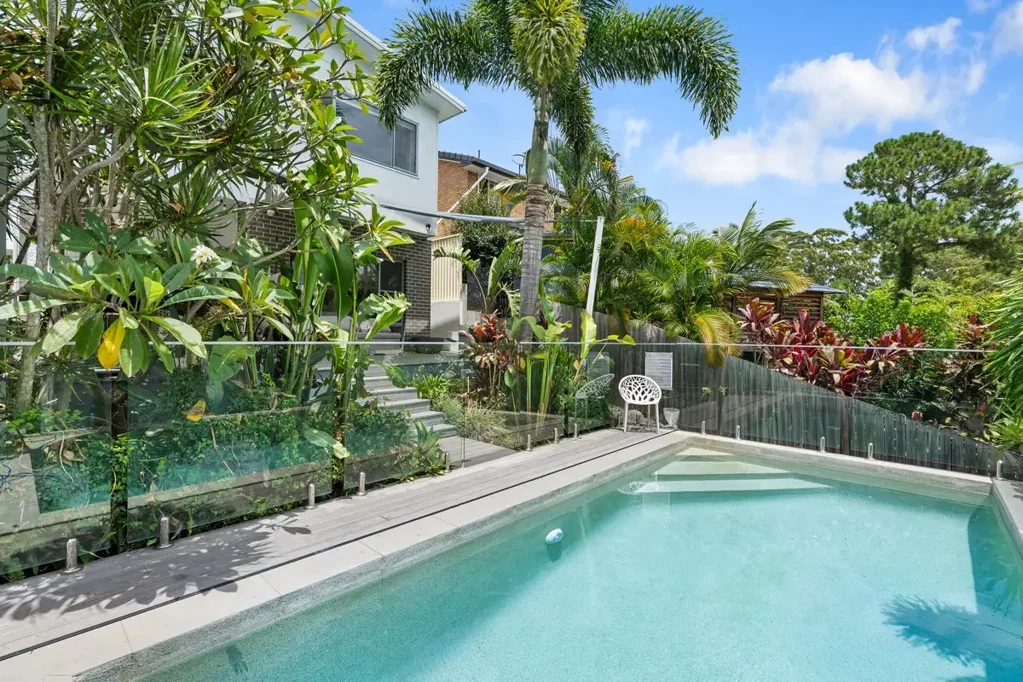 Tugun 4બેડરૂમ Great Buying on Tugun Hill - Near new with nothing to spend!