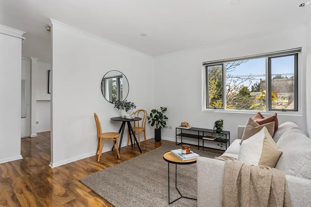 Light Filled Apartment in a Prime Location