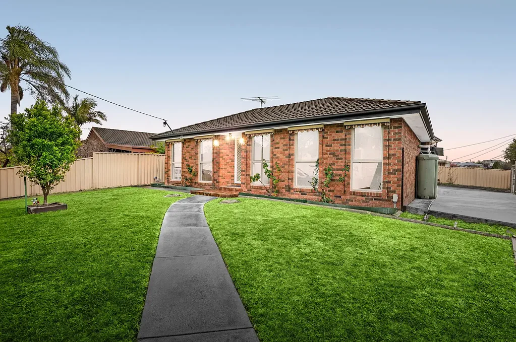 Oakleigh South 5 Bedroom Renovated Family Retreat in a Prime Oakleigh South Pocket