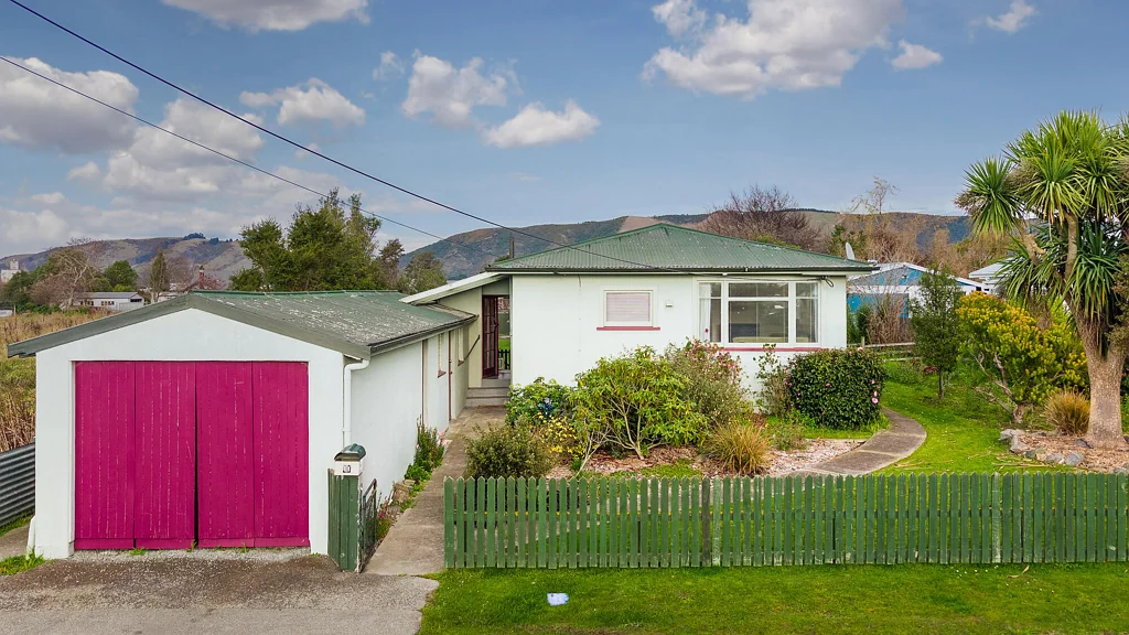 Waimate 2침실 Modern comforts and great potential