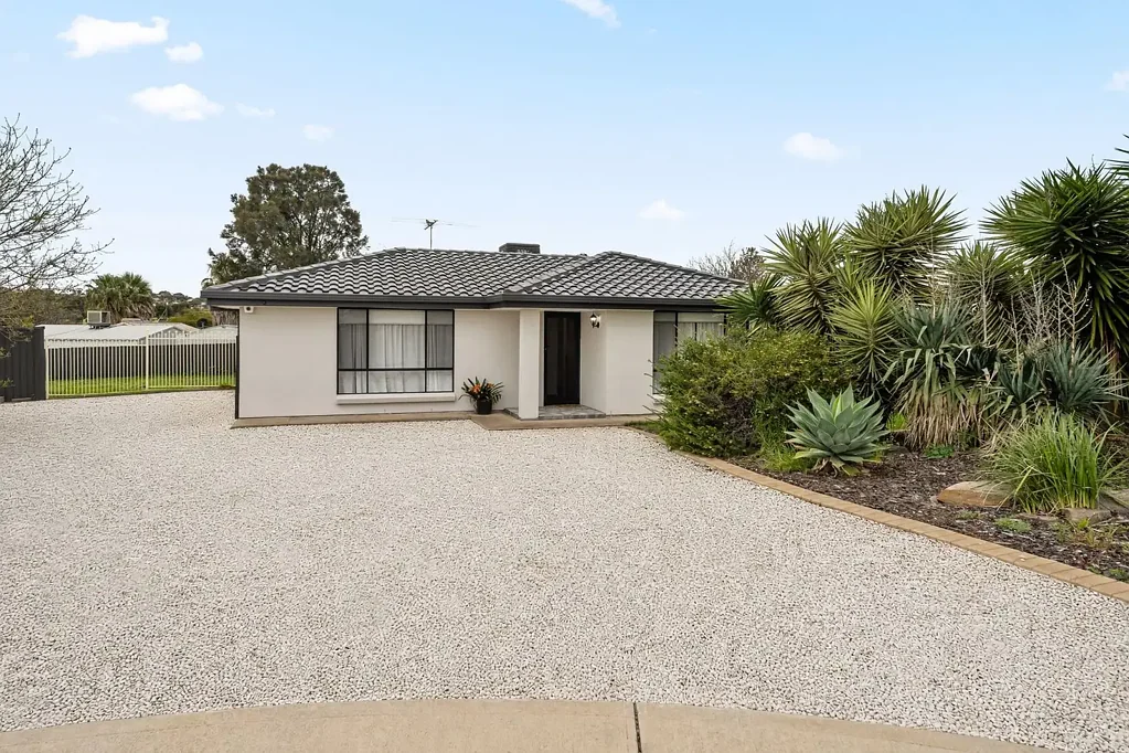 Noarlunga Downs 3 Slaapkamer Space to Live, Entertain and Grow.