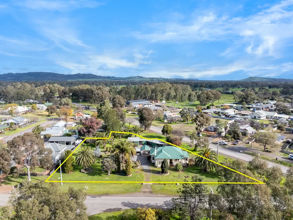 Euroa 3બેડરૂમ Lot 1 Block of land (738m2) & Lot 2 House & Land  SELL TOGETHER OR SEPARATE