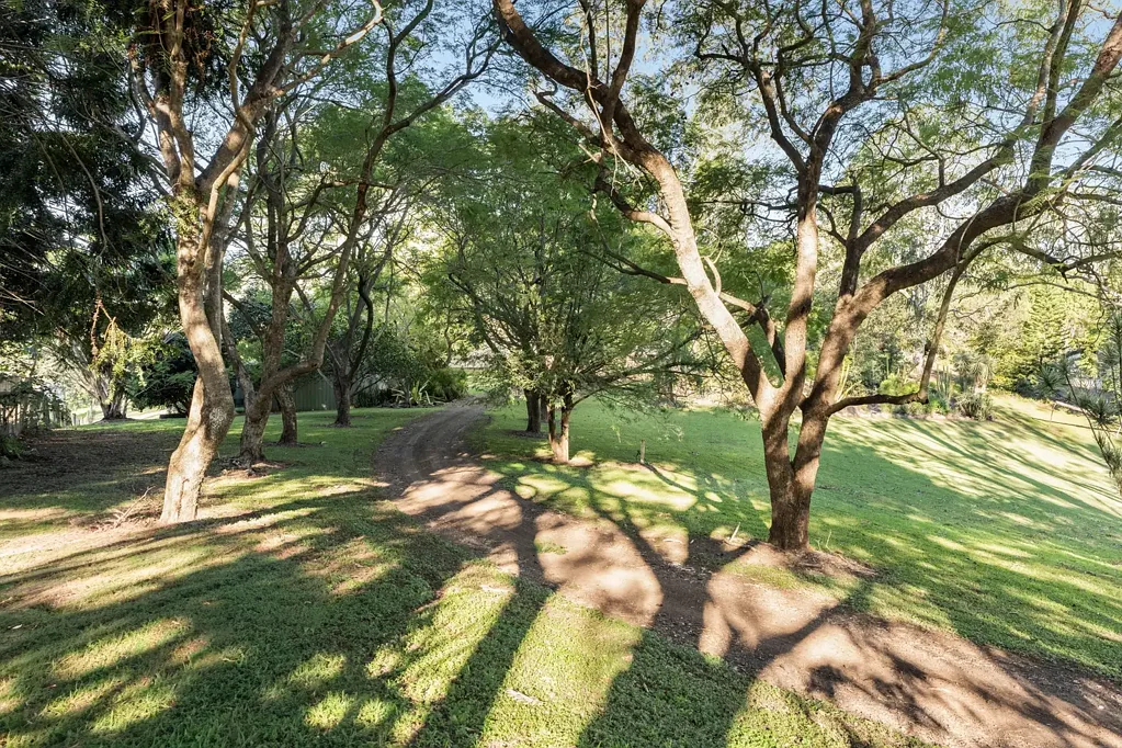 Mount Crosby 4房 宏伟庄园上的现代乡村魅力 Modern Country Charm on Magnificent Acreage