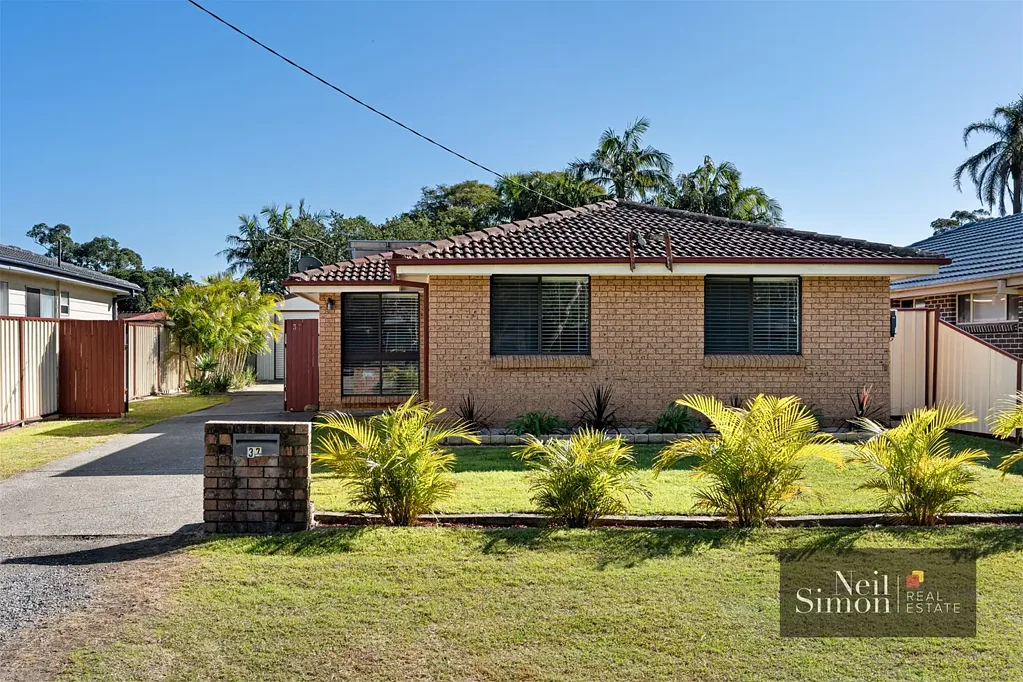 Tanilba Bay 3房  Your Private Family Retreat with Pool, Shed & Room to Grow