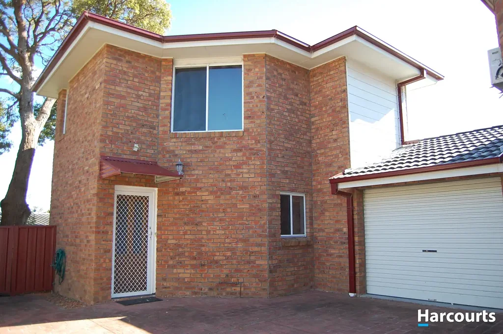 2 bedroom Townhouse - Perfect Location