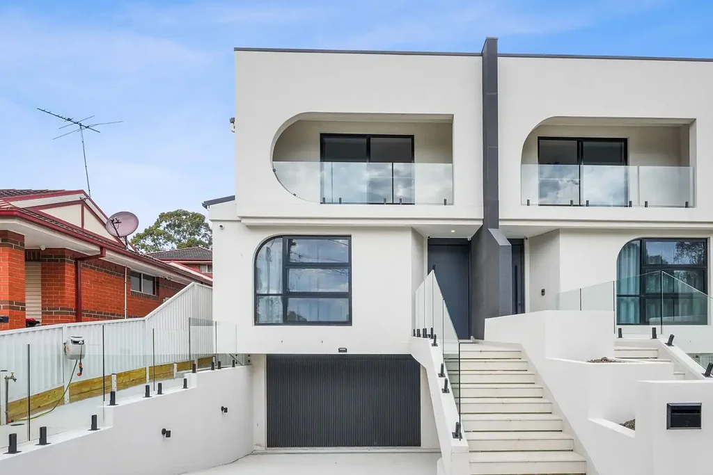 Brand New Luxury Multi-Level Duplex in a Peaceful Cul-de-Sac